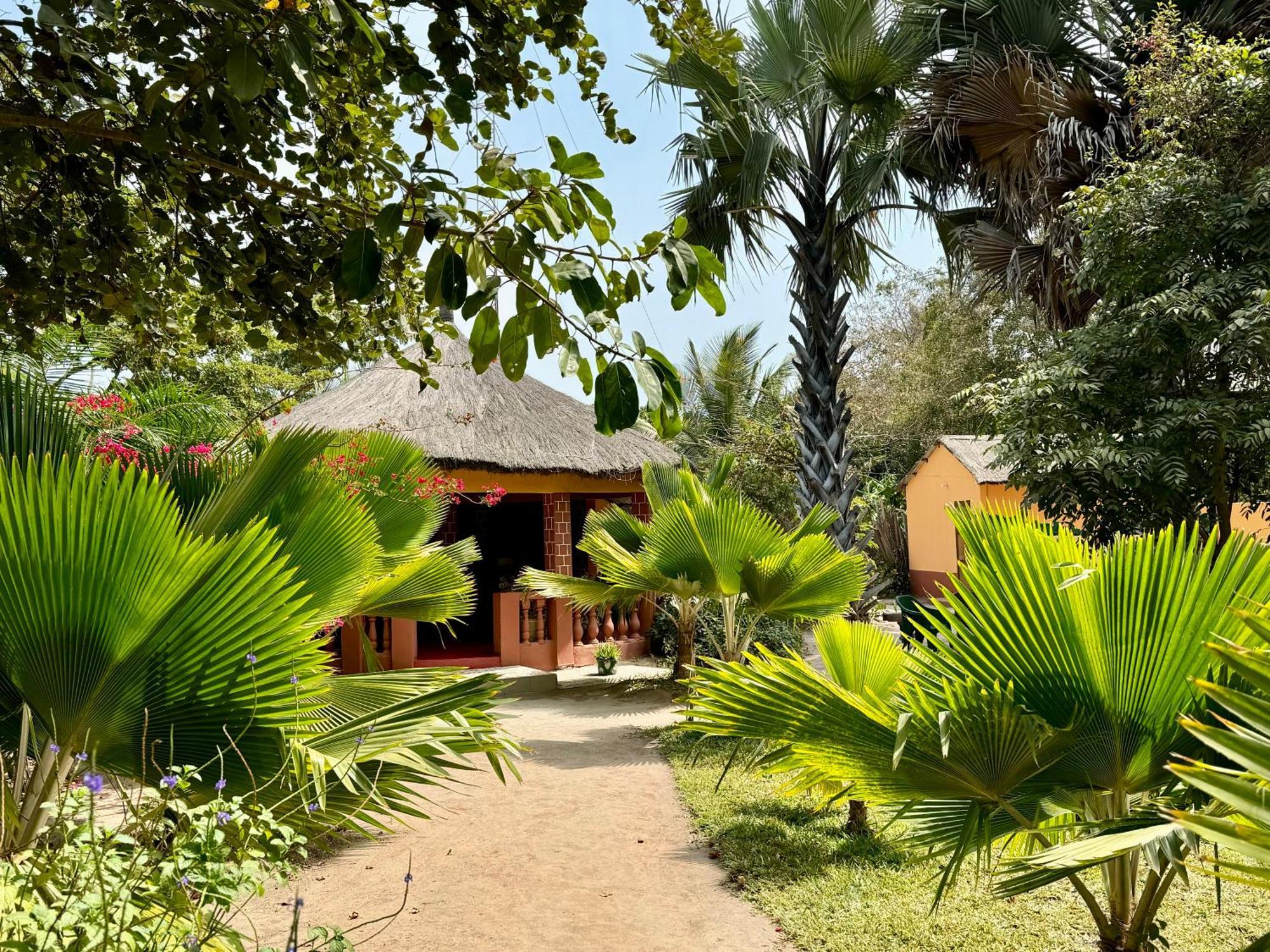Little'S Nature Retreat Kartong Exterior photo